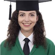 Me defino como una persona curiosa, inquieta y optimista. He impartido clases particulares a niños/as de entre 6 y 12 años.